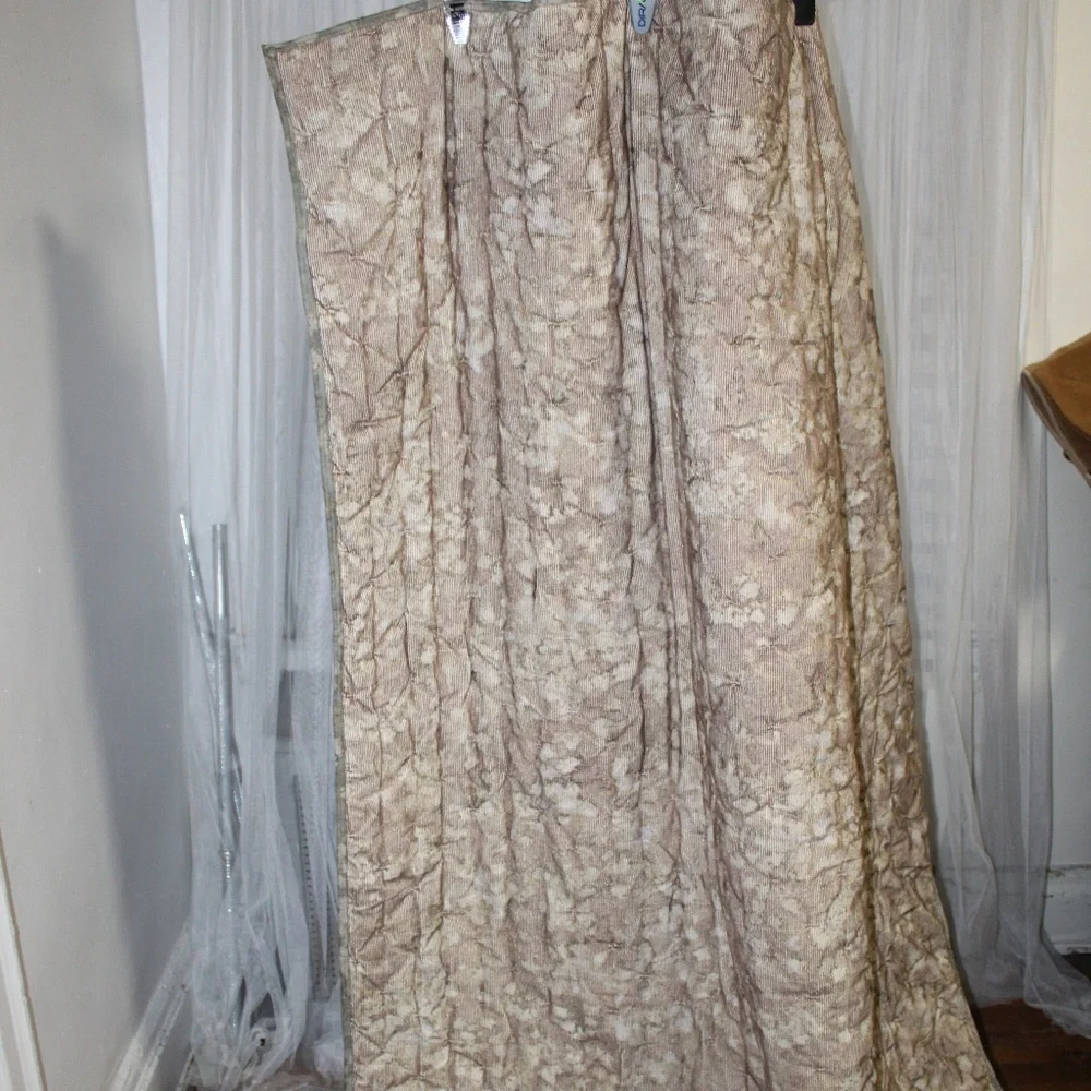 West Elm. AbstractHydrangea Printed Corduroy Quilt Brick. Sz. Half Queen.